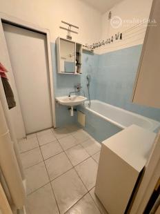 SEVER - BOŽENY NEMCOVEJ 1 IZBOVÝ BYT 40 M2 PO REKONŠTRUKCII, BALKÓN, PLASTOVÉ OKNÁ, ZATEPLENÝ OBYTNÝ DOM.