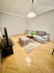 SEVER - BOŽENY NEMCOVEJ 1 IZBOVÝ BYT 40 M2 PO REKONŠTRUKCII, BALKÓN, PLASTOVÉ OKNÁ, ZATEPLENÝ OBYTNÝ DOM.