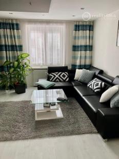 JUH - MODERNÝ ZARIADENÝ 2 IZBOVÝ TEHLOVÝ BYT S BALKÓNOM.