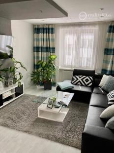 JUH - MODERNÝ ZARIADENÝ 2 IZBOVÝ TEHLOVÝ BYT S BALKÓNOM.