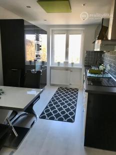 JUH - MODERNÝ ZARIADENÝ 2 IZBOVÝ TEHLOVÝ BYT S BALKÓNOM.