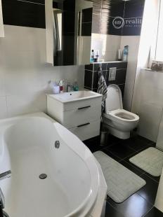 JUH - MODERNÝ ZARIADENÝ 2 IZBOVÝ TEHLOVÝ BYT S BALKÓNOM.