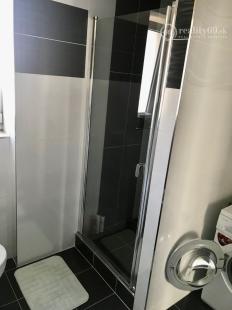 JUH - MODERNÝ ZARIADENÝ 2 IZBOVÝ TEHLOVÝ BYT S BALKÓNOM.