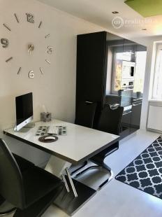 JUH - MODERNÝ ZARIADENÝ 2 IZBOVÝ TEHLOVÝ BYT S BALKÓNOM.