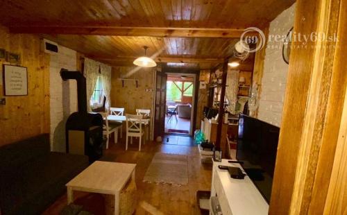 MAĎARSKO - LUXUSNÁ CHATA S LETNOU KUCHYŇOU A BAZÉNOM.