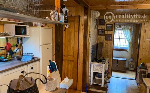 MAĎARSKO - LUXUSNÁ CHATA S LETNOU KUCHYŇOU A BAZÉNOM.