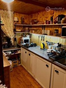 MAĎARSKO - LUXUSNÁ CHATA S LETNOU KUCHYŇOU A BAZÉNOM.