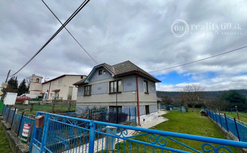 PLOSKÉ - ORTÁŠE POSCHODOVÝ RODINNÝ DOM IBA 16 KM OD KOŠÍC