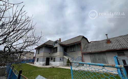 PLOSKÉ - ORTÁŠE POSCHODOVÝ RODINNÝ DOM IBA 16 KM OD KOŠÍC