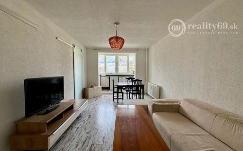 ROSNÁ - PEKNÝ 1,5  IZBOVÝ BYT PO REKONŠTRUKCII ČIASTOČNE ZARIADENÝ.