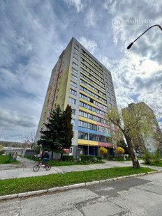 ROSNÁ - PEKNÝ 1,5  IZBOVÝ BYT PO REKONŠTRUKCII ČIASTOČNE ZARIADENÝ.