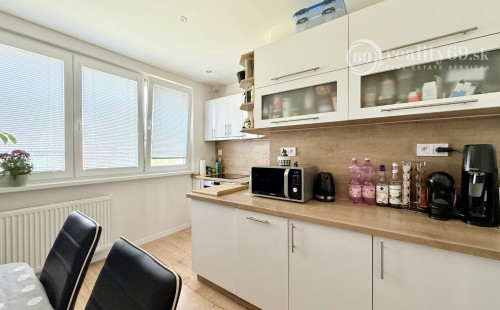 REZERVOVANÉ - TERASA - POVAŽSKÁ  3 IZBOVÝ ZARIADENÝ BYT 68 M2, PO VKUSNEJ REKONŠTRUKCII, VÝBORNÁ LOKALITA.