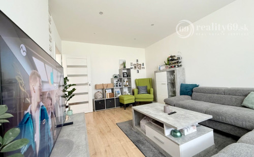 REZERVOVANÉ - TERASA - POVAŽSKÁ  3 IZBOVÝ ZARIADENÝ BYT 68 M2, PO VKUSNEJ REKONŠTRUKCII, VÝBORNÁ LOKALITA.