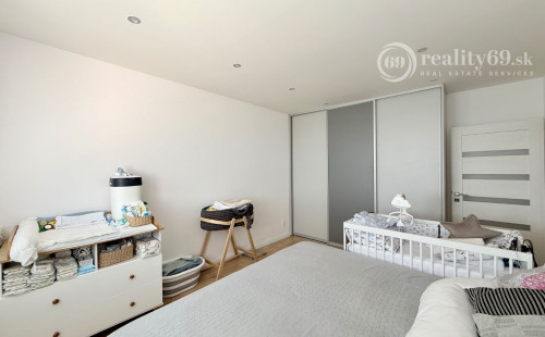 REZERVOVANÉ - TERASA - POVAŽSKÁ  3 IZBOVÝ ZARIADENÝ BYT 68 M2, PO VKUSNEJ REKONŠTRUKCII, VÝBORNÁ LOKALITA.