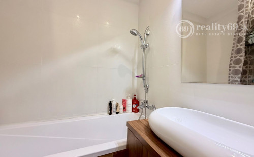 REZERVOVANÉ - TERASA - POVAŽSKÁ  3 IZBOVÝ ZARIADENÝ BYT 68 M2, PO VKUSNEJ REKONŠTRUKCII, VÝBORNÁ LOKALITA.