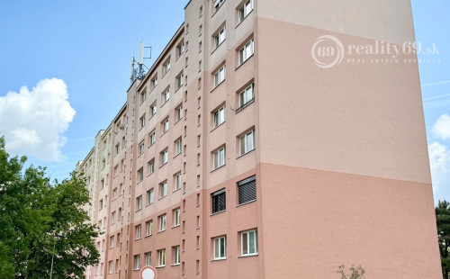 REZERVOVANÉ - TERASA - POVAŽSKÁ  3 IZBOVÝ ZARIADENÝ BYT 68 M2, PO VKUSNEJ REKONŠTRUKCII, VÝBORNÁ LOKALITA.