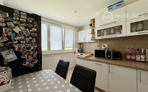 REZERVOVANÉ - TERASA - POVAŽSKÁ  3 IZBOVÝ ZARIADENÝ BYT 68 M2, PO VKUSNEJ REKONŠTRUKCII, VÝBORNÁ LOKALITA.