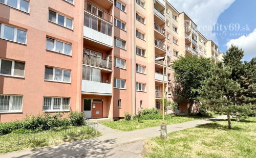 REZERVOVANÉ - TERASA - POVAŽSKÁ  3 IZBOVÝ ZARIADENÝ BYT 68 M2, PO VKUSNEJ REKONŠTRUKCII, VÝBORNÁ LOKALITA.