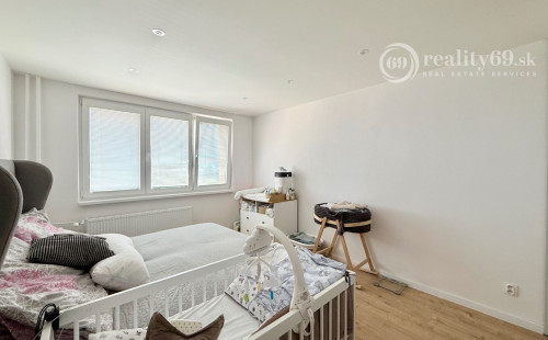 REZERVOVANÉ - TERASA - POVAŽSKÁ  3 IZBOVÝ ZARIADENÝ BYT 68 M2, PO VKUSNEJ REKONŠTRUKCII, VÝBORNÁ LOKALITA.