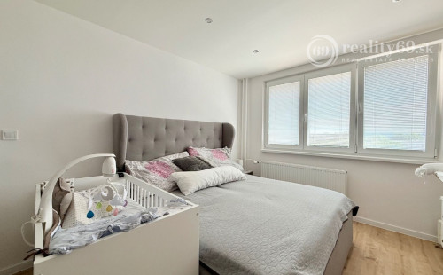 REZERVOVANÉ - TERASA - POVAŽSKÁ  3 IZBOVÝ ZARIADENÝ BYT 68 M2, PO VKUSNEJ REKONŠTRUKCII, VÝBORNÁ LOKALITA.