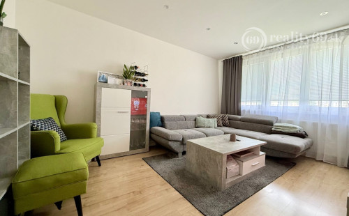 REZERVOVANÉ - TERASA - POVAŽSKÁ  3 IZBOVÝ ZARIADENÝ BYT 68 M2, PO VKUSNEJ REKONŠTRUKCII, VÝBORNÁ LOKALITA.