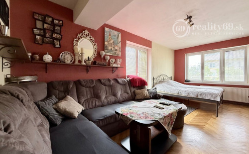 SEVER - ČÁRSKEHO TEHLOVÝ 2 IZBOVÝ KOMPLETNÁ REKONŠTRUKCIA 54 M2.