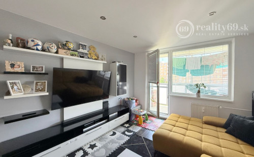 FURČA - KPT. JAROŠA PEKNÝ 2 IZBOVÝ BYT 58 M2, LODŽIA, PO REKONŠTRUKCII ZARIADENÝ.