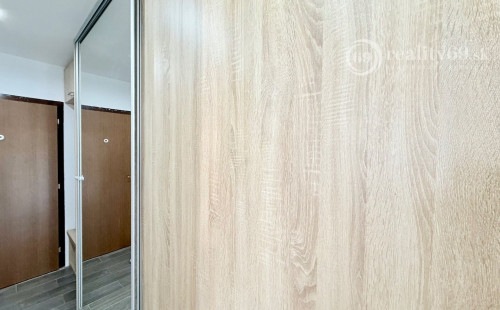 FURČA - KPT. JAROŠA PEKNÝ 2 IZBOVÝ BYT 58 M2, LODŽIA, PO REKONŠTRUKCII ZARIADENÝ.