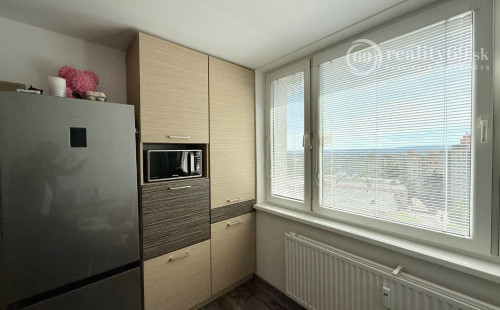 FURČA - KPT. JAROŠA PEKNÝ 2 IZBOVÝ BYT 58 M2, LODŽIA, PO REKONŠTRUKCII ZARIADENÝ.