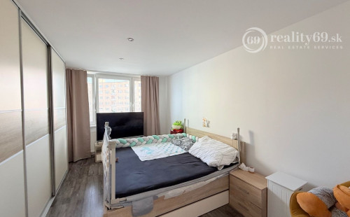 FURČA - KPT. JAROŠA PEKNÝ 2 IZBOVÝ BYT 58 M2, LODŽIA, PO REKONŠTRUKCII ZARIADENÝ.