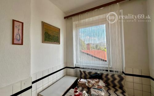 SVINICA -  5 IZBOVÝ POSCHODOVÝ RODINNÝ DOM NA VÝBORNOM MIESTE, POZEMOK 1.256 M2.