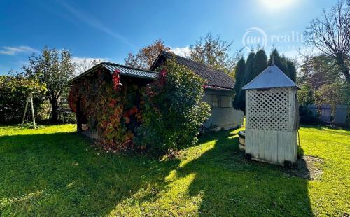 SVINICA -  5 IZBOVÝ POSCHODOVÝ RODINNÝ DOM NA VÝBORNOM MIESTE, POZEMOK 1.256 M2.