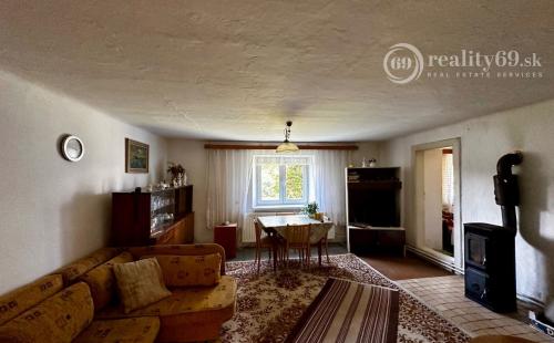 SVINICA -  5 IZBOVÝ POSCHODOVÝ RODINNÝ DOM NA VÝBORNOM MIESTE, POZEMOK 1.256 M2.