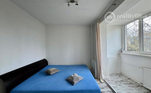 ROSNÁ - PEKNÝ 1,5  IZBOVÝ BYT PO REKONŠTRUKCII ČIASTOČNE ZARIADENÝ.