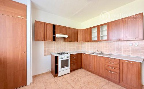 TERASA - POVAŽSKÁ 2 IZBOVÝ BYT TOP INVESTÍCIA 58 M2.