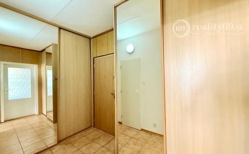 TERASA - POVAŽSKÁ 2 IZBOVÝ BYT TOP INVESTÍCIA 58 M2.