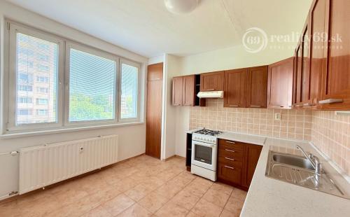 TERASA - POVAŽSKÁ 2 IZBOVÝ BYT TOP INVESTÍCIA 58 M2.