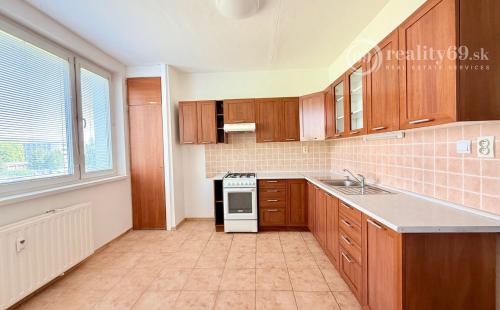 TERASA - POVAŽSKÁ 2 IZBOVÝ BYT TOP INVESTÍCIA 58 M2.