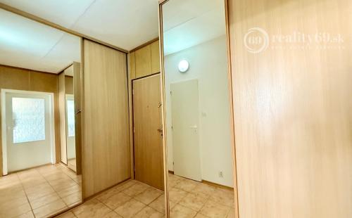 TERASA - POVAŽSKÁ 2 IZBOVÝ BYT TOP INVESTÍCIA 58 M2.