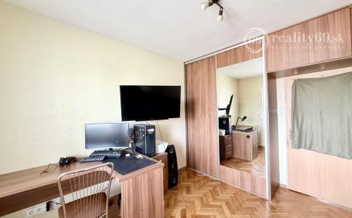 SEVER - ČÁRSKEHO TEHLOVÝ 2 IZBOVÝ KOMPLETNÁ REKONŠTRUKCIA 54 M2.