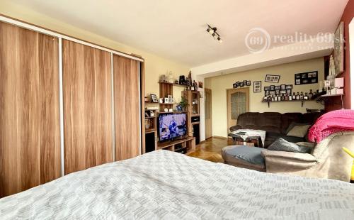 SEVER - ČÁRSKEHO TEHLOVÝ 2 IZBOVÝ KOMPLETNÁ REKONŠTRUKCIA 54 M2.