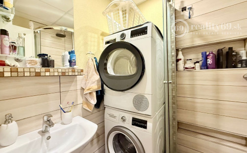 SEVER - ČÁRSKEHO TEHLOVÝ 2 IZBOVÝ KOMPLETNÁ REKONŠTRUKCIA 54 M2.