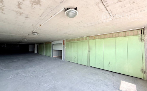 JAZERO - RAKETOVÁ - GARÁŽ V PARKOVACOM DOME.