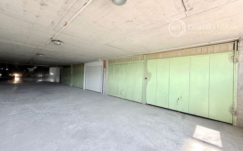 JAZERO - RAKETOVÁ - GARÁŽ V PARKOVACOM DOME.