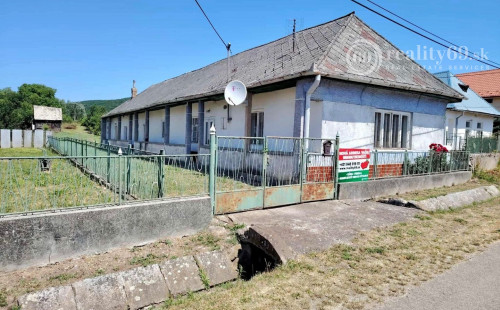 ČERNOCHOV - 3 IZBOVÝ RD V DOBROM STAVE, LETNÁ KUCHYŇA, 2007 M2 POZEMOK.