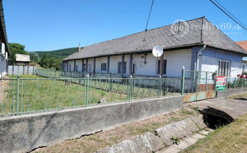 ČERNOCHOV - 3 IZBOVÝ RD V DOBROM STAVE, LETNÁ KUCHYŇA, 2007 M2 POZEMOK.