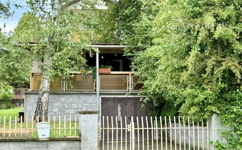 MAĎARSKO - JAZERO RAKACA - POSCHODOVÁ 5 IZBOVÁ CHATA, TERASA, BAZÉN, GARÁŽ.