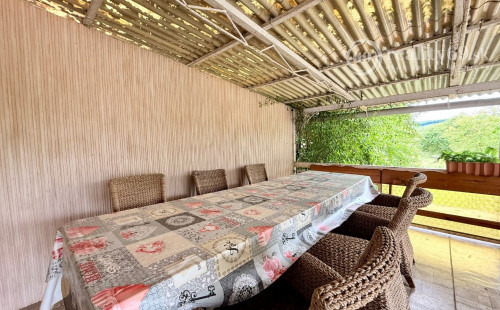 MAĎARSKO - JAZERO RAKACA - POSCHODOVÁ 5 IZBOVÁ CHATA, TERASA, BAZÉN, GARÁŽ.