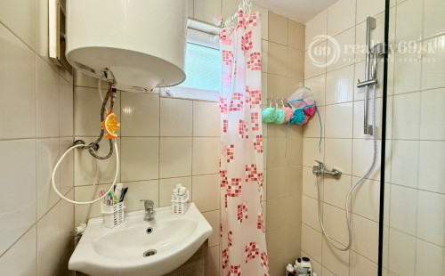 MAĎARSKO - JAZERO RAKACA - POSCHODOVÁ 5 IZBOVÁ CHATA, TERASA, BAZÉN, GARÁŽ.