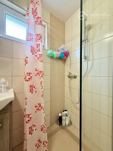 MAĎARSKO - JAZERO RAKACA - POSCHODOVÁ 5 IZBOVÁ CHATA, TERASA, BAZÉN, GARÁŽ.